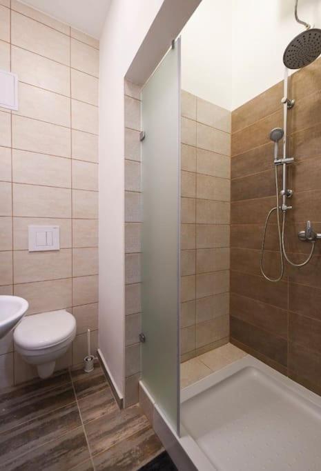 1 Bedroom Flat In Nyar Str., Central Budapest Esterno foto