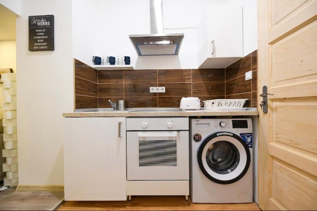 1 Bedroom Flat In Nyar Str., Central Budapest Esterno foto