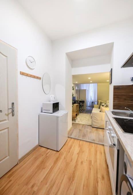 1 Bedroom Flat In Nyar Str., Central Budapest Esterno foto
