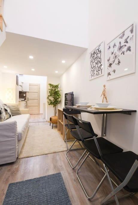 1 Bedroom Flat In Nyar Str., Central Budapest Esterno foto